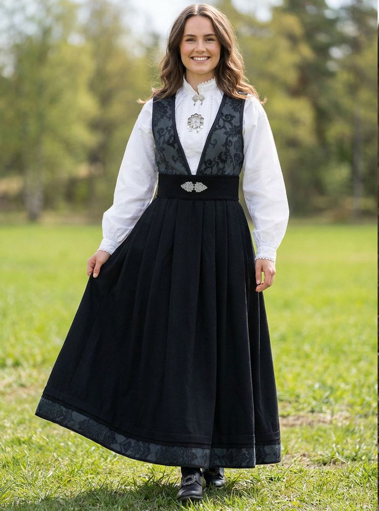 Nye Tora festdrakt til dame i sort